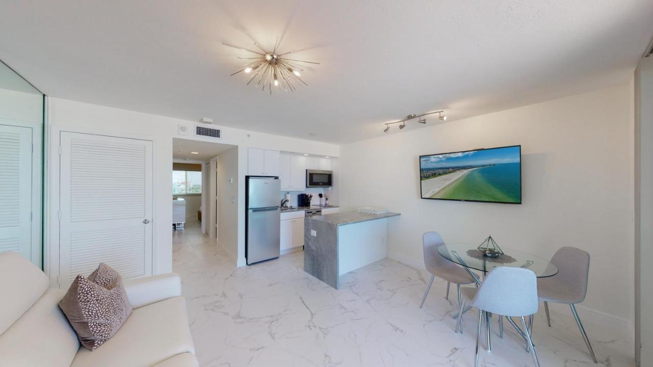Totally Renovated Beachfront Condo At Apollo! Marco Island Exteriör bild